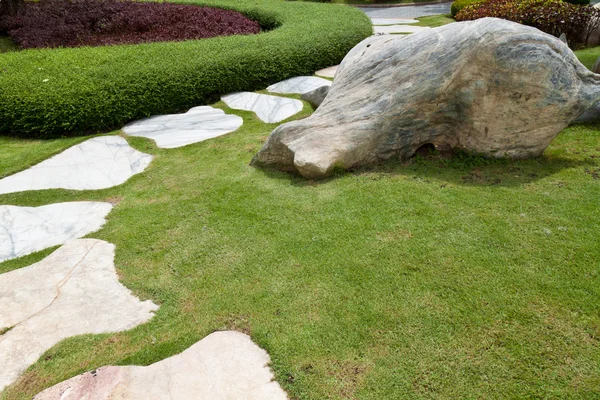 Stone pathway in Green Park — Stock Photo, Image