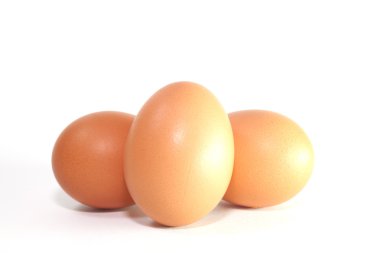 Beyaz arkaplanda yumurtalar