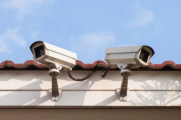 güvenlik kamerası veya cctv çatı üzerinde