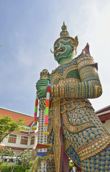 Native Thai style giant statues — Stock Photo, Image