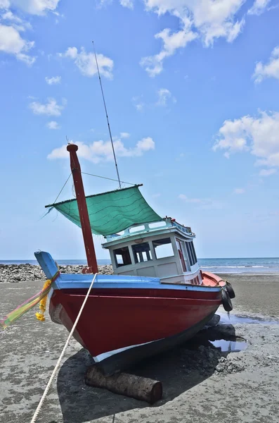 Boot op het strand, huahin thailand — Stockfoto