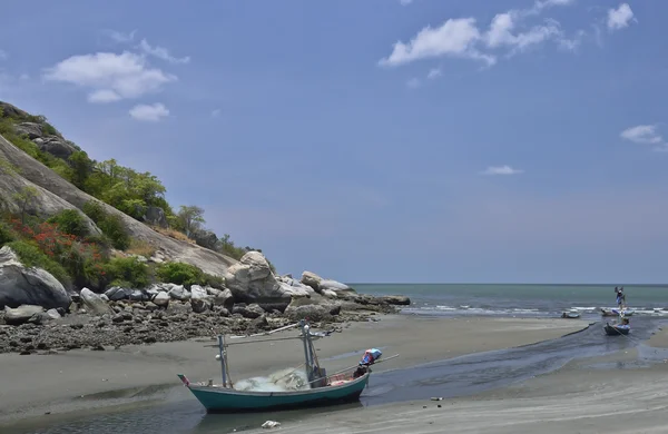 Boten op het strand, huahin thailand — Stockfoto