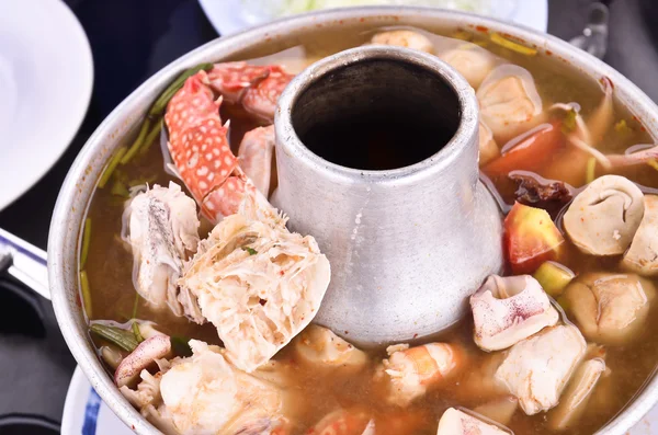 Суп из свежих морепродуктов — стоковое фото