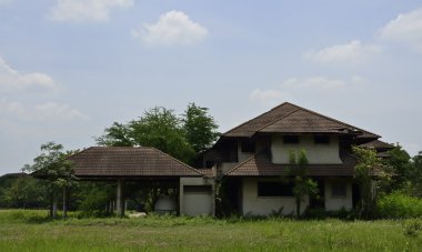 Terk Edilmiş Eski Ev