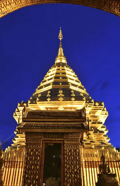 Złota pagoda — Zdjęcie stockowe