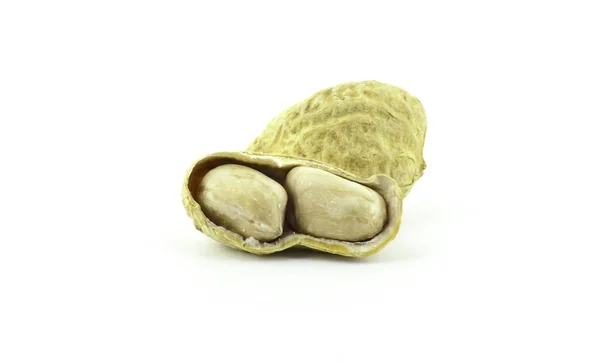 Amendoim no fundo branco — Fotografia de Stock
