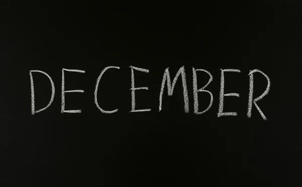 Woord "december" op blackboard — Stockfoto