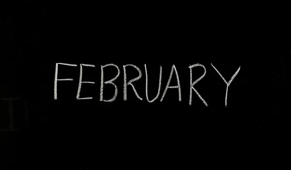 Woord 'februari' op blackboard — Stockfoto