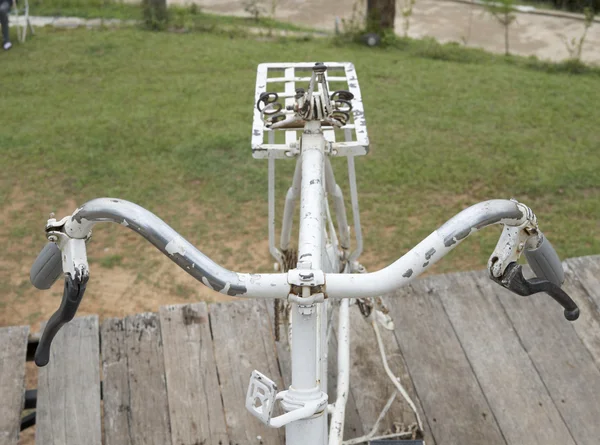 Vieja bicicleta —  Fotos de Stock