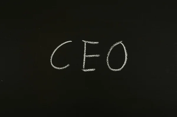 在黑板上写"ceo" — 图库照片