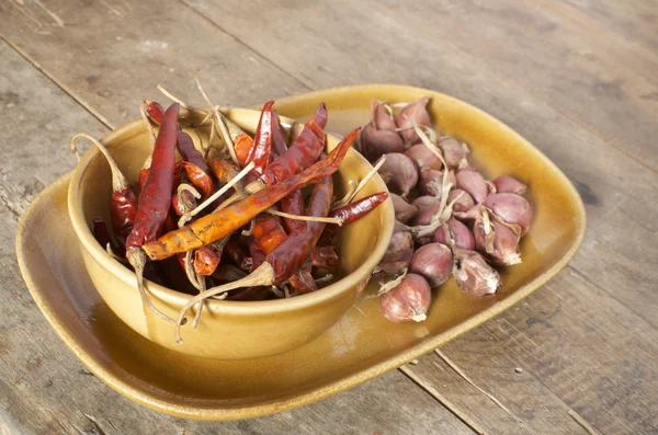 Sušené chilli a cibulkou — Stock fotografie