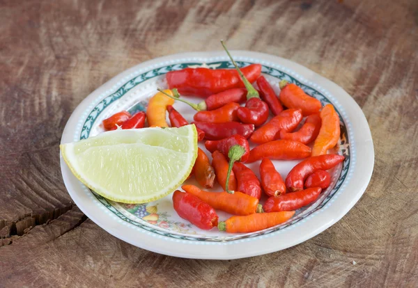 Pimenta fresca e limão — Fotografia de Stock