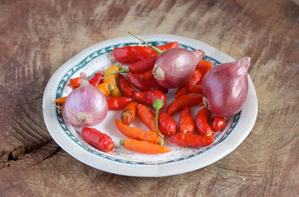 Čerstvé chilli a cibule — Stock fotografie