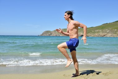 Kumsalda spor sporcu