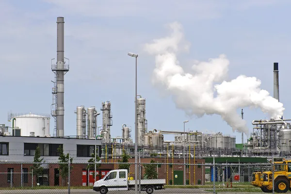 Oil refinery — Stock Photo, Image