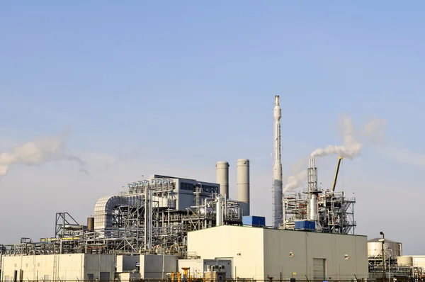 Oil refinery in rotterdam harbor — Stock Photo, Image