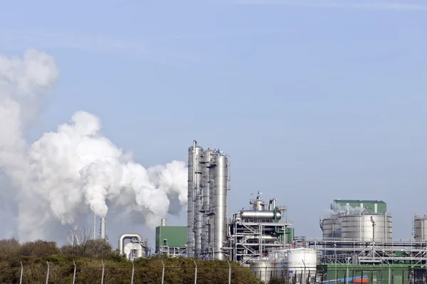 Refinaria de petróleo no porto de rotterdam — Fotografia de Stock