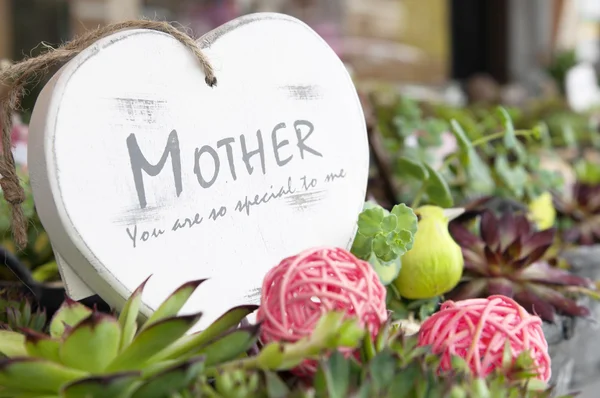 Moeders dag hart met bloemen — Stockfoto