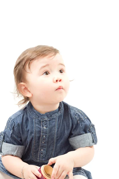 Schattig klein babymeisje met speelgoed in de studio, geïsoleerd op witte backgro — Stockfoto