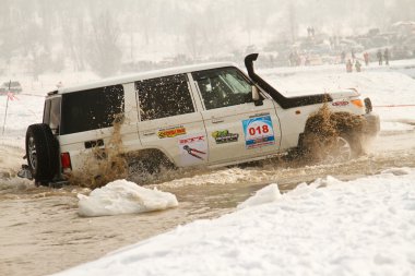 Almatı, Kazakistan - 11 Şubat 2012. off-road yarış jipler, festival, d