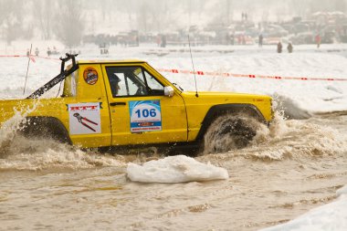 Almatı, Kazakistan - 11 Şubat 2012. off-road yarış jipler, festival, d