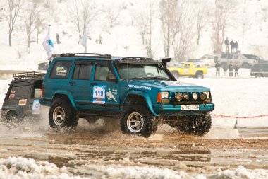 Almatı, Kazakistan - 11 Şubat off-road aracı jeep 4 x 4 Festivali sırasında