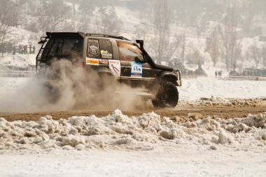 Almatı, Kazakistan - 11 Şubat 2012. off-road yarış jipler, festival, d
