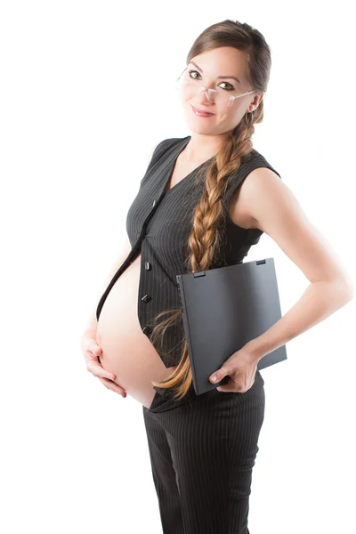 Embarazada mujer de negocios con portátil en el trabajo aislado sobre fondo blanco — Foto de Stock