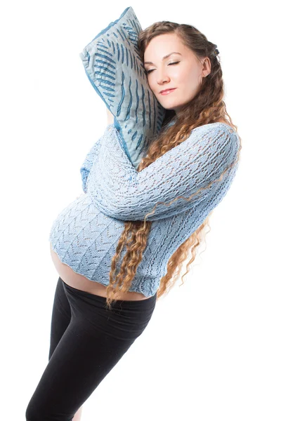 Έγκυος γυναίκα μητέρα χαλαρώσετε σε μαξιλάρι σε άσπρο φόντο η έννοια του p — Φωτογραφία Αρχείου