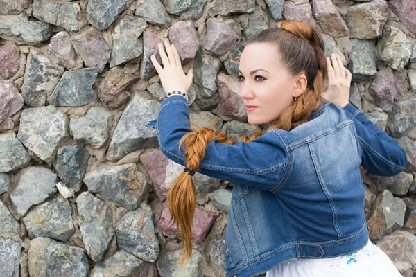 Close up of portrait sexy beautiful woman in jeans jacket on stones — Stock Photo, Image