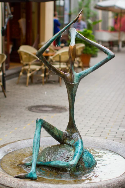 Futuristic sculpture on the street in the historical district of Tbilisi, — Stock Photo, Image