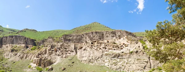 Panorama de la ciudad cueva medieval monasterio Vardzia, Georgia, Transcaucaso — Foto de Stock