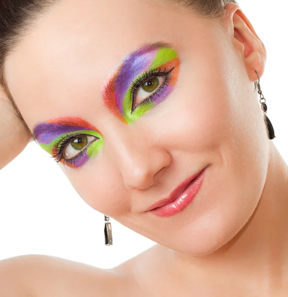 Närbild porträtt av en ung kvinna med ljusa kvällen make-up, isolerad på — Stockfoto