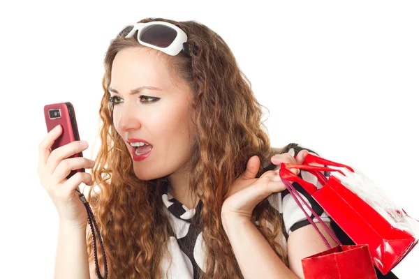 長い髪の白のショッピング バッグや携帯電話を保持しているモデルの女性 — ストック写真