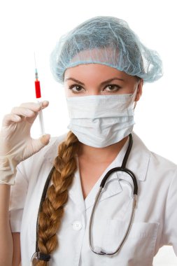 kadın doktor veya hemşire beyaz zemin üzerine izole şırınga