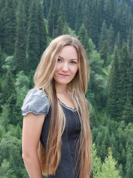 Young attractive woman with long hair on nature — Stock Photo, Image