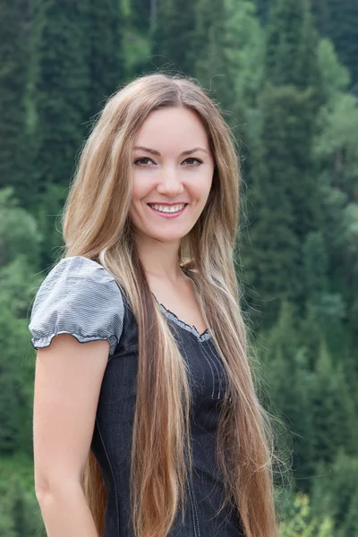 Young attractive woman with long hair on nature — Stock Photo, Image