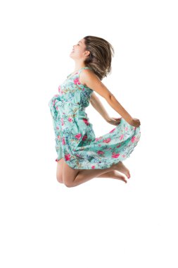 güzel kadın izole beyaz zemin üzerine atlamak