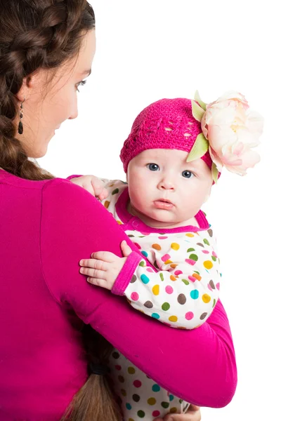 Anne ve bebek izole edilmiş beyaz arka plan üzerinde yoğunlaşın. — Stok fotoğraf