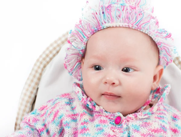 Un mignon petit enfant. Le bébé pourrait être un garçon ou une fille et a les yeux bleus. l'utiliser pour un concept parental ou amoureux . — Photo