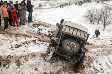 Almatı, Kazakistan - 21 Şubat 2013. Off-Road jipler, araba Yarışması, atv yarış. geleneksel yarış 