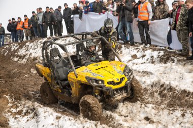 Almatı, Kazakistan - 21 Şubat 2013. Off-Road jipler, araba Yarışması, atv yarış. geleneksel yarış 