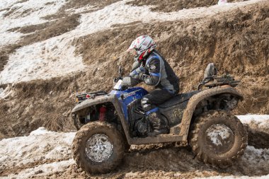 Almatı, Kazakistan - 21 Şubat 2013. Off-Road jipler, araba Yarışması, atv yarış. geleneksel yarış 