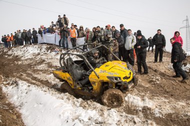 Almatı, Kazakistan - 21 Şubat 2013. Off-Road jipler, araba Yarışması, atv yarış.