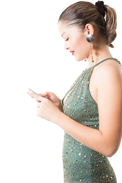 Porträtt av asiatiska vacker kvinna med telefon på isolerade vit bakgrund — Stockfoto