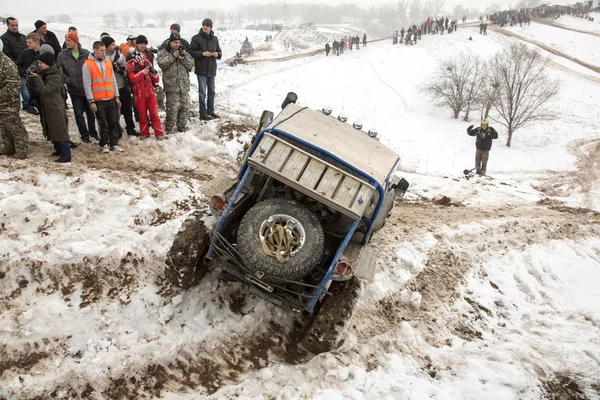 Almaty, Kazakhstan - 21 février 2013. Course hors route en jeeps, Compétition automobile, VTT . — Photo