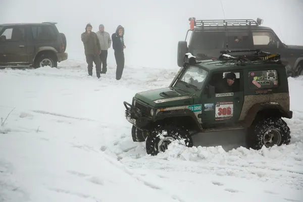 Almaty, Kazakhstan - 21 février 2013. Course hors route en jeeps, Compétition automobile, VTT . — Photo