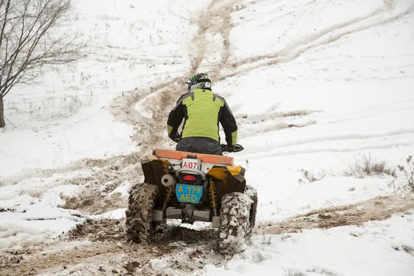 Almaty, Kazakhstan - 21 février 2013. Course hors route en jeeps, Compétition automobile, VTT . — Photo