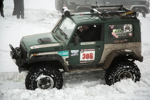 Almaty, Kazakhstan - 21 février 2013. Course hors route en jeeps, Compétition automobile, VTT . — Photo