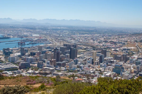 Naturskön utsikt i Kapstaden, Taffelberget, Sydafrika från en antenn perspektiv — Stockfoto